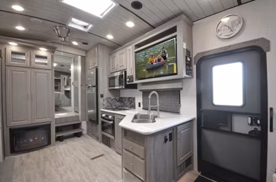2025 Northwood Arctic Fox NXT 295RL 5