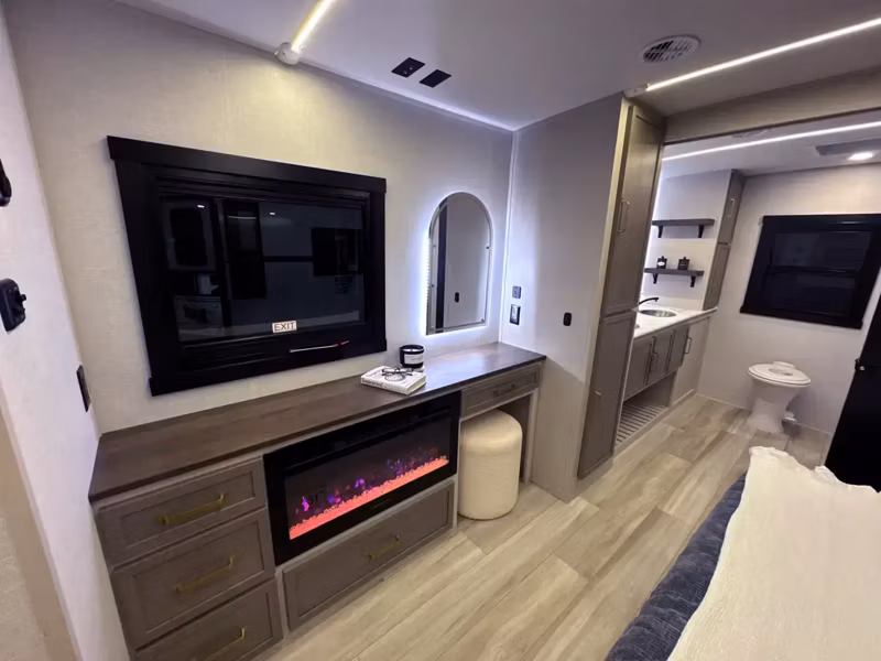 2026 Forest River Hemisphere Travel Trailers 261FKRB - Image 12