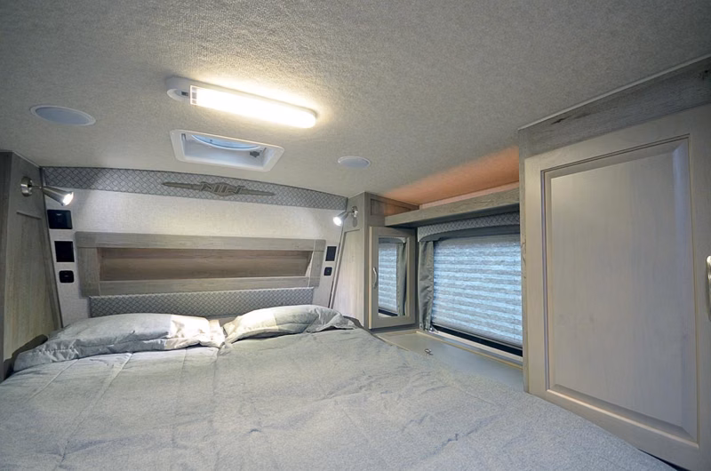 2027 Northwood Arctic Fox Camper 1150 - Image 10