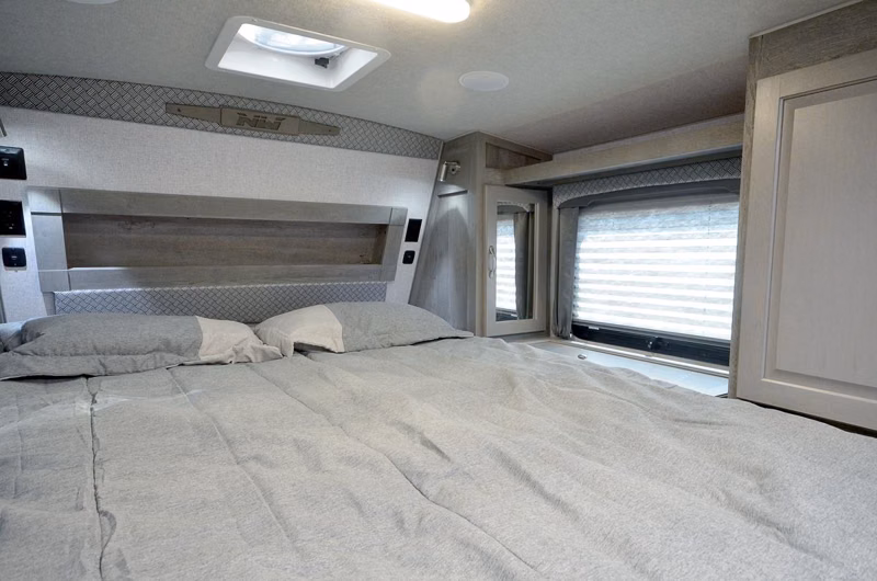 2027 Northwood Arctic Fox Camper 990 - Image 7