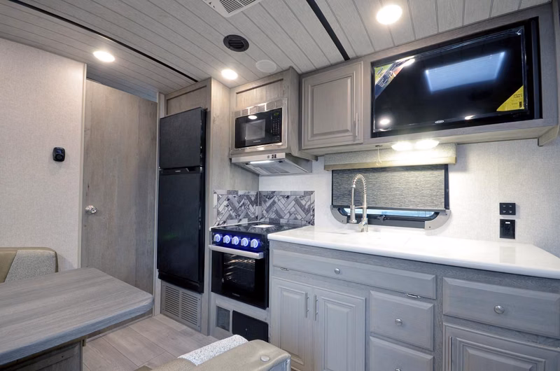 2027 Northwood Arctic Fox Edge 22GT - Image 4