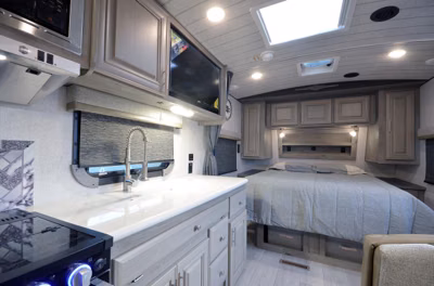2027 Northwood Arctic Fox Edge 22GT 6