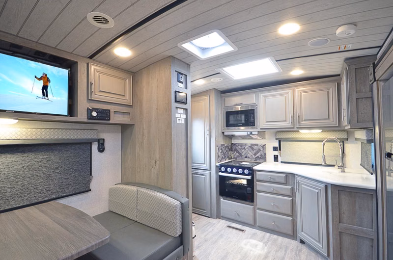 2027 Northwood Arctic Fox Edge 26KX - Image 6
