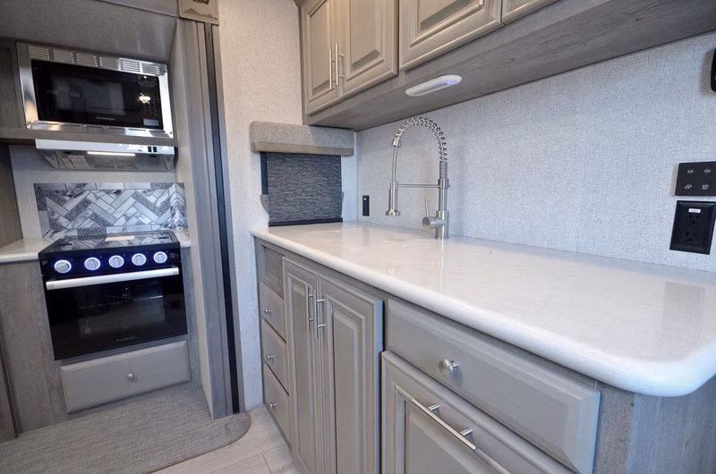 2027 Northwood Arctic Fox Edge 26MK - Image 10