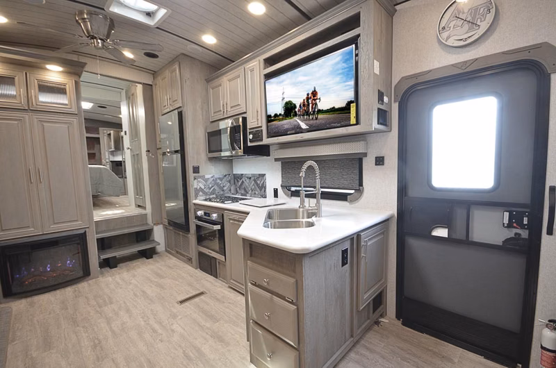 2027 Northwood Arctic Fox Edge 295RL - Image 6