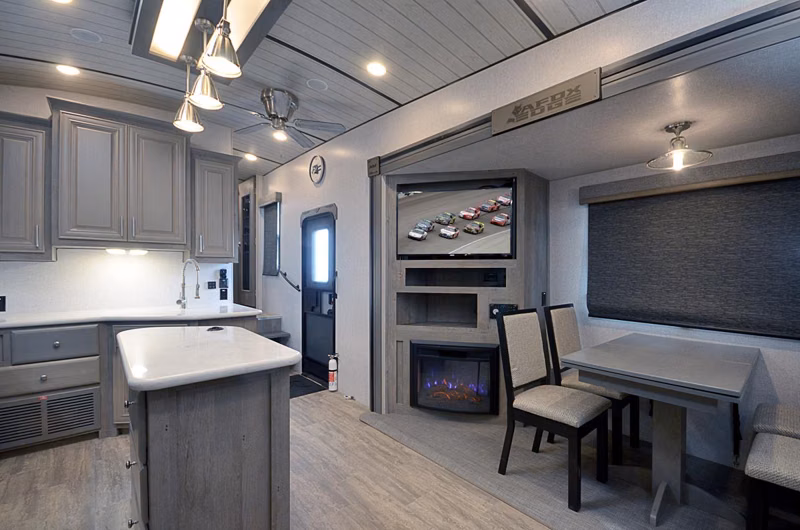 2027 Northwood Arctic Fox Edge 325MK - Image 5
