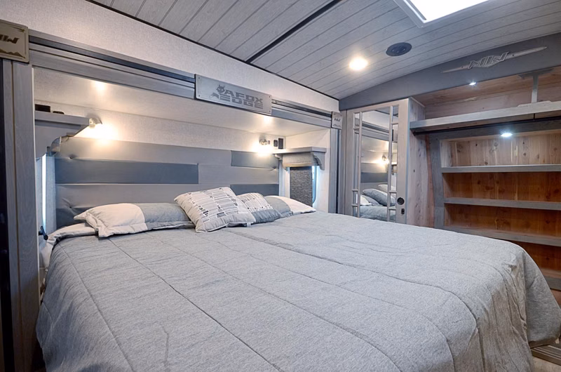 2027 Northwood Arctic Fox Edge 325MK - Image 10
