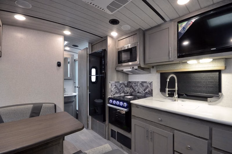2027 Northwood Arctic Fox NXT 22GT - Image 4