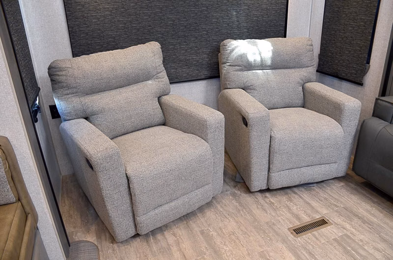 2027 Northwood Arctic Fox NXT 325MK - Image 19