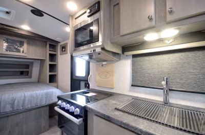 2027 Northwood Nash 17K 6