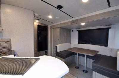 2027 Northwood Nash 18FM 4