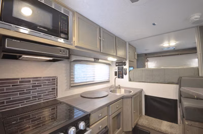 2027 Northwood Wolf Creek 910 4